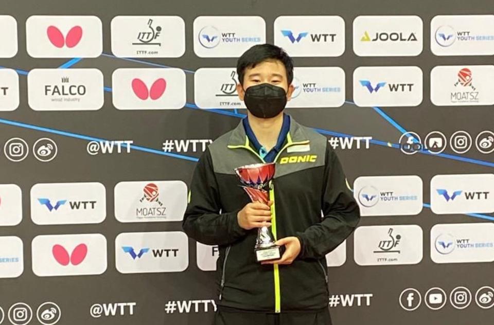 Singapore national youth paddler Zhou Jingyi winning the U-17 girls' singles title at the WTT Youth Contender tournament in Szombathely, Hungary. (PHOTO: Singapore Table Tennis Association)