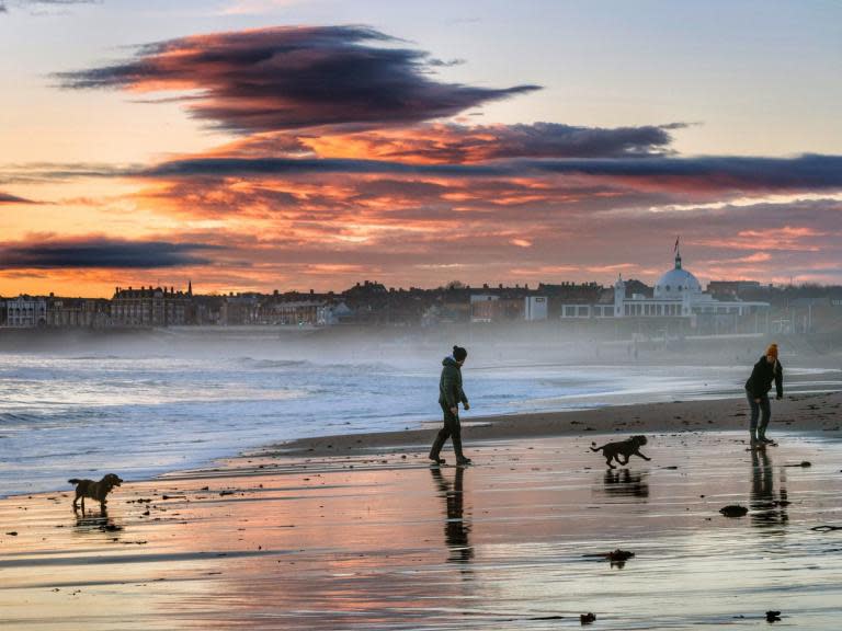 UK weather: More 'exceptionally mild' conditions forecast with temperatures up to 18C