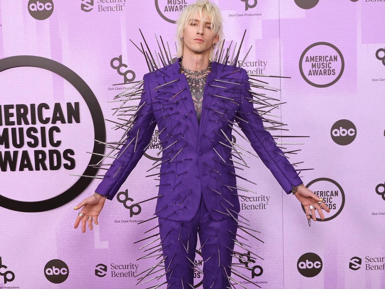 Machine Gun Kelly attends the 2022 American Music Awards