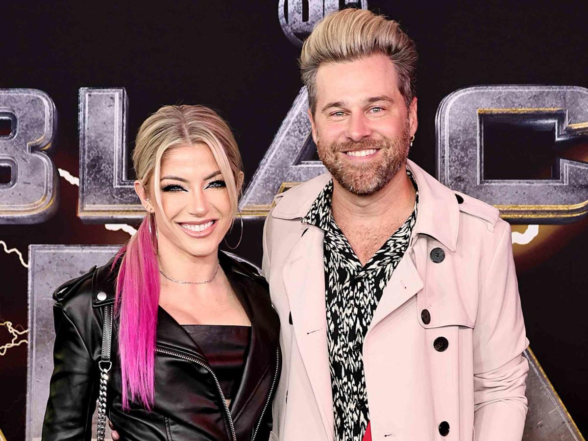 WWE Superstar Alexa Bliss announces pregnancy, promises future