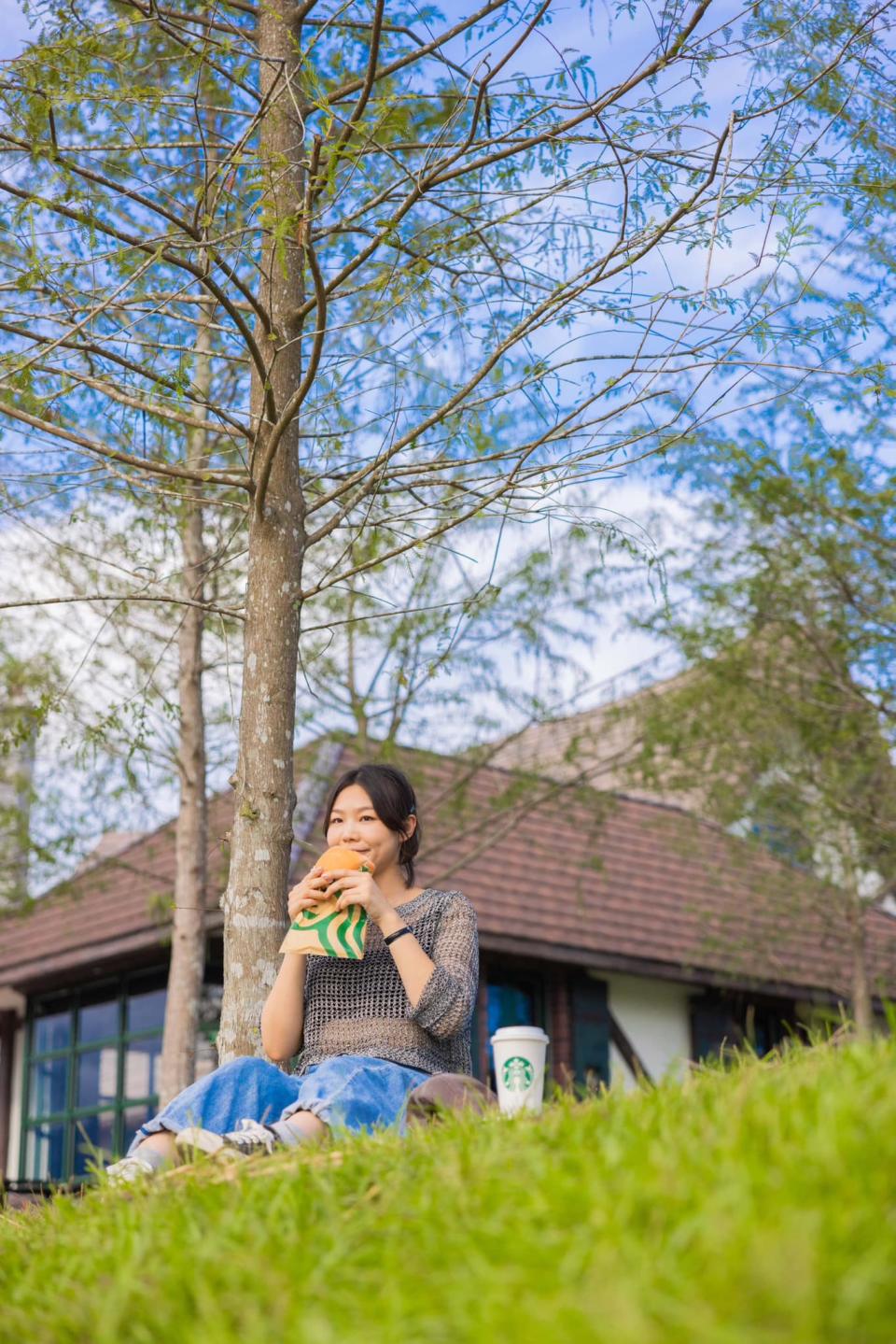 台灣旅遊｜花蓮最新夢幻打卡景點！歐洲童話屋主題Starbucks 秋季限定金黃色落羽松/飽覽絕美湖畔景色/坐船遊湖打卡