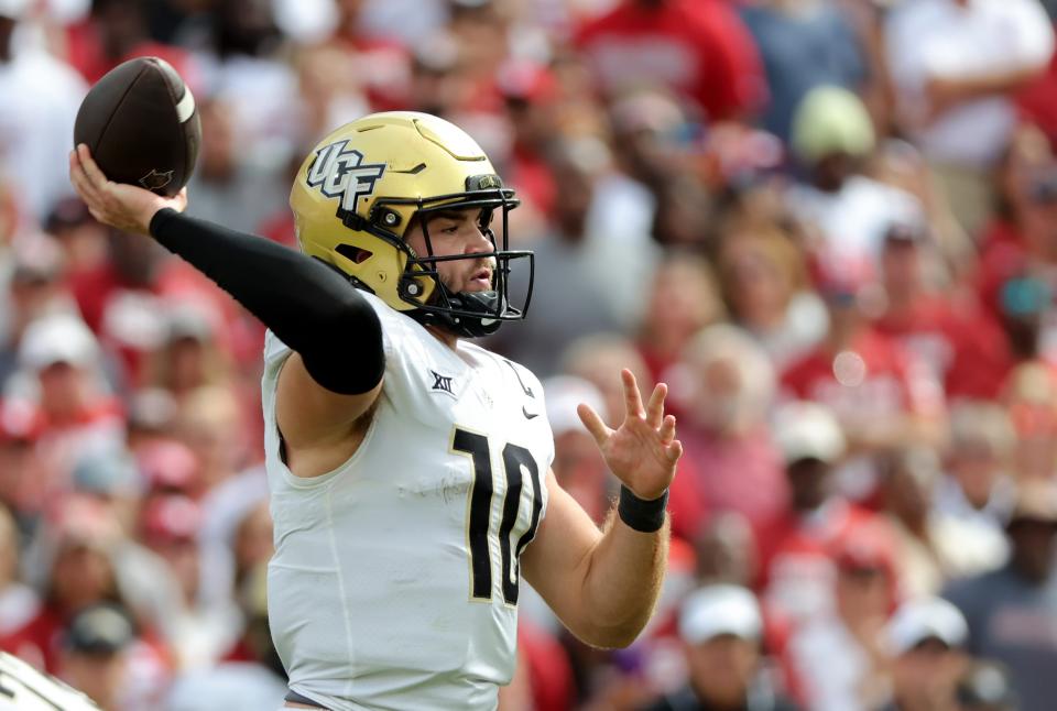 UCF's John Rhys Plumlee (10) is a threat running and throwing for the Knights.