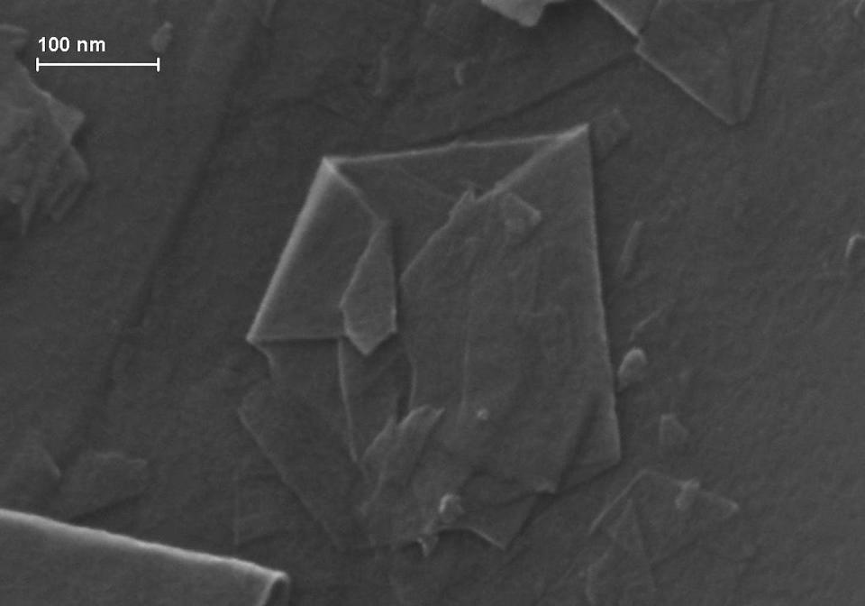 Graphene flakes made from top-down methods are usually more than one atom thick and have impurities like folds and tears, as seen in this image. <a href="https://commons.wikimedia.org/wiki/File:Graphene_flakes.JPG#/media/File:Graphene_flakes.JPG" rel="nofollow noopener" target="_blank" data-ylk="slk:Дагесян Саркис Арменакович/Wikimedia Commons;elm:context_link;itc:0;sec:content-canvas" class="link ">Дагесян Саркис Арменакович/Wikimedia Commons</a>, <a href="http://creativecommons.org/licenses/by-sa/4.0/" rel="nofollow noopener" target="_blank" data-ylk="slk:CC BY-SA;elm:context_link;itc:0;sec:content-canvas" class="link ">CC BY-SA</a>