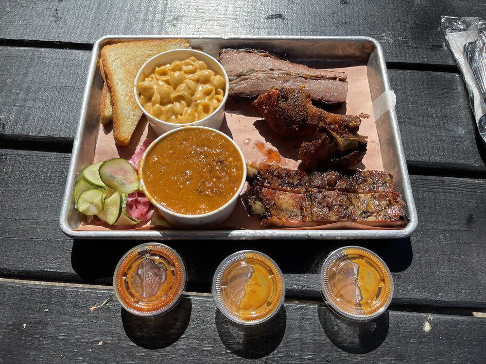 Federalist Pig Sampler Platter featuring three meats and mac and cheese