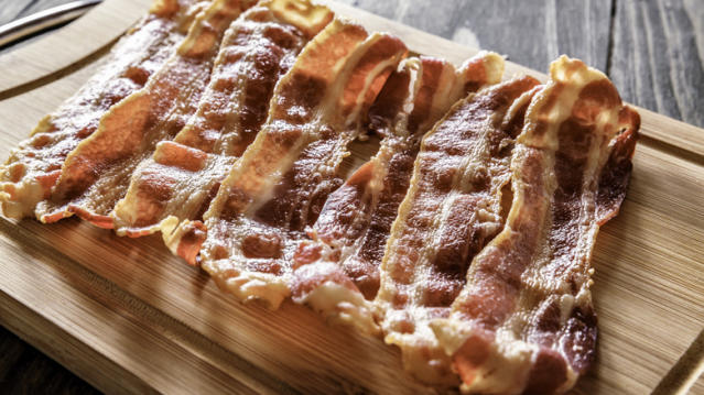 This Now-$17 Pan Is the 'Secret to Achieving Maximum Crispiness' on Bacon