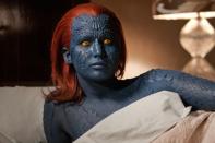 Schon sprachen die großen Studios bei ihr vor. Als Raven alias Mystique übernahm Lawrence 2011 eine Rolle im "X-Men"-Franchise. Zwar stehen Darsteller in solcherlei Filmen selten unter Oscarverdacht. Aber immerhin durfte Lawrence so ihre Schauspielkünste erstmals auch einem richtig großen Publikum zeigen. (Bild: Fox)