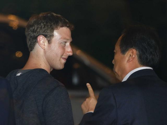 Mark Zuckerberg wears same clothes everyday, here's why - Oneindia