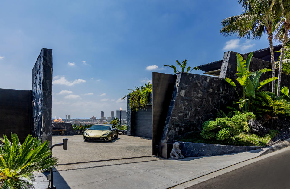 Californication House - Exterior - Arabian Black Slate