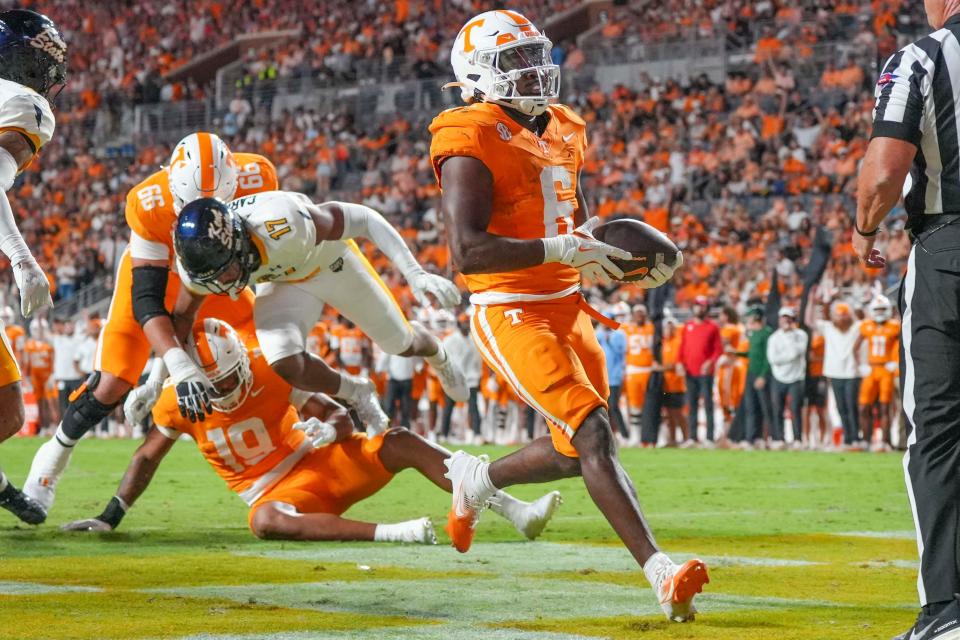 Tennessee running back Dylan Sampson (6) scores a touchdown during a NCAA game between Tennessee and Kent State in Neyland Stadium in Knoxville on Saturday, Sept. 14, 2024.