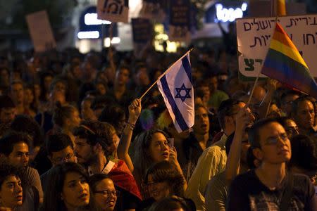 People take part in a rally to condemn an attack on the annual Gay Pride parade in Jerusalem August 1, 2015. REUTERS/Ronen Zvulun