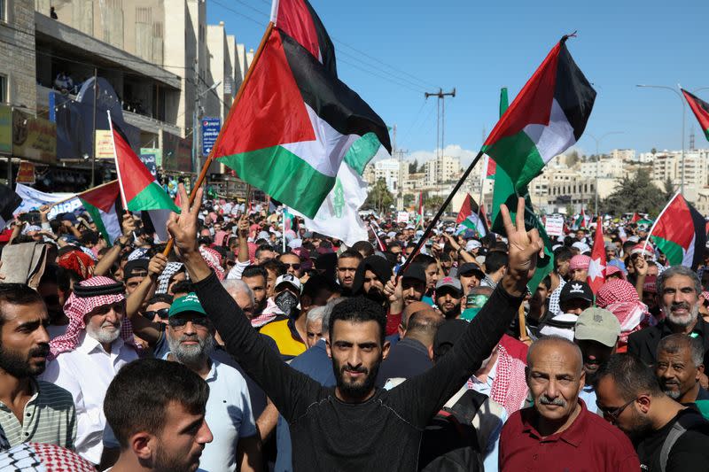 Jordanians protest in solidarity with Palestinians in Gaza, in Amman