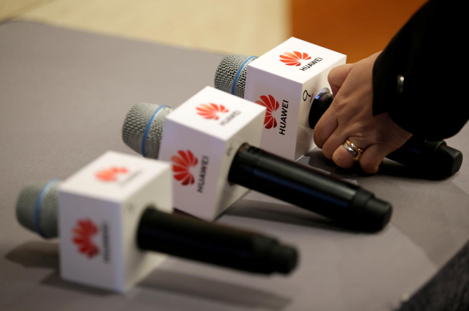 An employee prepares for a news conference on Huawei’s ongoing legal action against the U.S. government’s National Defense Authorization Act (NDAA) action at its headquarters in Shenzhen, Guangdong province, China May 29, 2019. REUTERS/Jason Lee     TPX IMAGES OF THE DAY