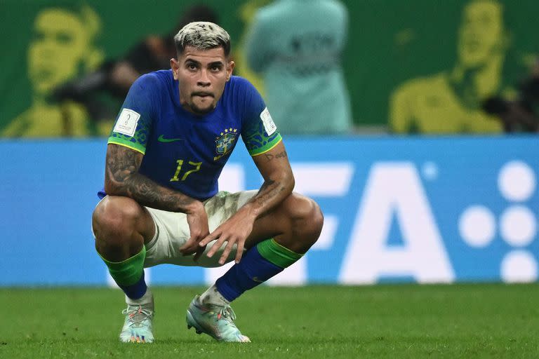 Bruno Guimaraes se lamenta después de haber perdido con Camerún en la etapa de grupos