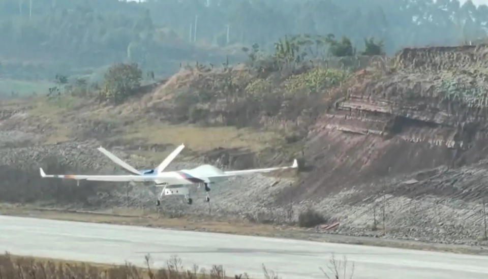 <strong>翼龍-2H無人機自貢蘭田機場起飛，赴甘肅省積石山縣。（圖／央視新聞）</strong>