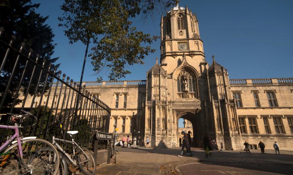 The Tom Tower gatehouse of Christ Church college, Oxford.