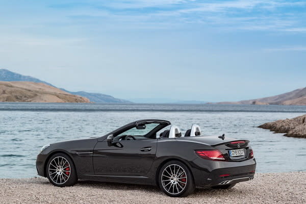 節能重於性能，MERCEDES-AMG SLC 43靈巧現身