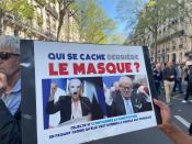 <p>"Qui se cache derrière le masque ?"</p> 