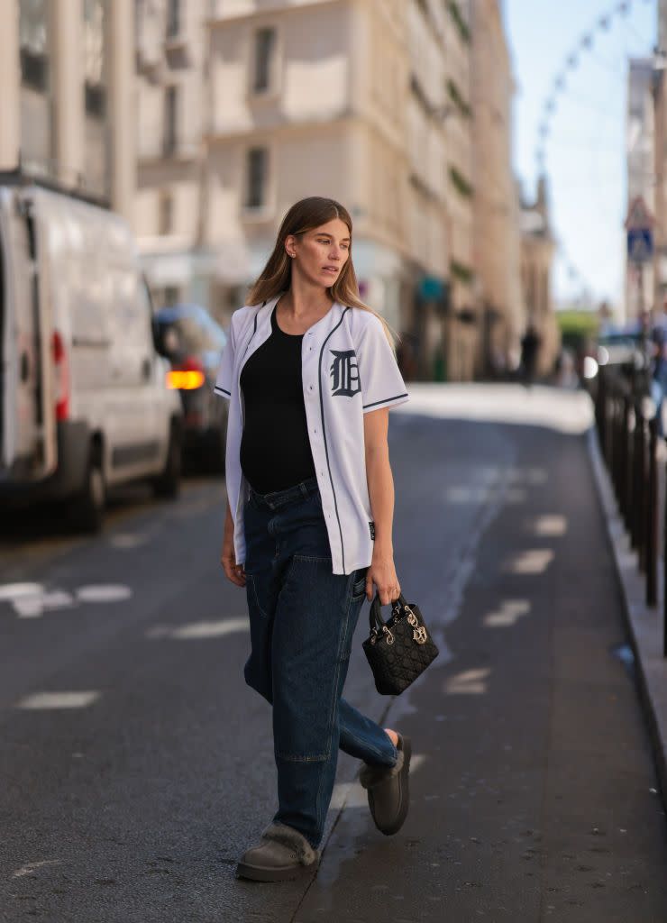 <p>The easiest way to show your support through the football season? By wearing a team jersey, of course! The baseball jersey seen here can easily be traded out so you can replicate this ensemble for Super Bowl Sunday and beyond. If you're wanting a casual look, jeans are the way to go.</p>