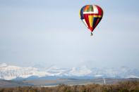 A hot air balloon soars south of High River and east of the Rocky Mountains during Day 3 of the Canadian Hot Air Balloon Championships September 27, 2013. The event is a qualifier for the World Hot Air Balloon Championships in Sao Paulo in 2014. REUTERS/Mike Sturk (CANADA - Tags: SPORT SOCIETY)