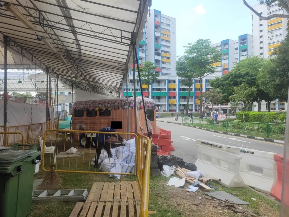 ACRES received feedback from a concerned individual claiming that the carriage seen in the picture is the alleged transportation of the six ponies. (PHOTO: ACRES)