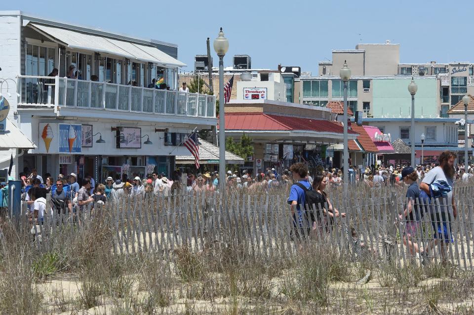 Sunday, May 29th of Memorial Day Weekend in Rehoboth Beach brought big crowds to the Boardwalk and Beach.  Parking was at a premium in downtown as visitors flocked to the beach on another great day to kick off the Summer Season.