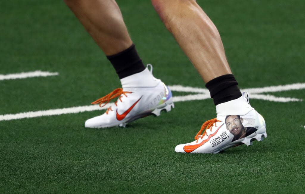The cleats for justice for Julius Jones worn by Baker Mayfield #6 of the Cleveland Browns before a game against the Dallas Cowboys at AT&T Stadium on October 04, 2020 in Arlington, Texas. (Photo by Ronald Martinez/Getty Images)