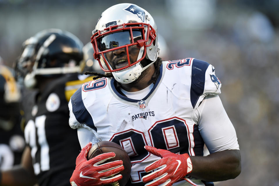 New England Patriots running back LeGarrette Blount (29) scores during the first half of an NFL football game against the Pittsburgh Steelers in Pittsburgh, Sunday, Oct. 23, 2016. (AP Photo/Don Wright)