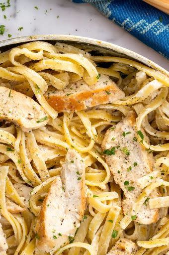 <p>Oh, chicken alfredo: It's the classic pasta we just can't seem to get enough of. Of course there are tons of jarred pasta sauces you can buy, but making alfredo from-scratch is actually so easy.</p><p>Get the <a href="https://www.delish.com/uk/cooking/recipes/a28852601/one-pot-chicken-alfredo-recipe/" rel="nofollow noopener" target="_blank" data-ylk="slk:One-Pot Chicken Alfredo;elm:context_link;itc:0;sec:content-canvas" class="link ">One-Pot Chicken Alfredo</a> recipe.</p>