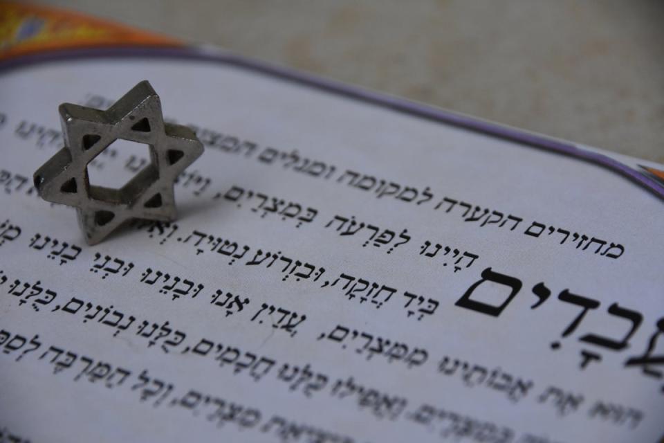 Jewish people read from the Haggadah during the Seder night (Getty/iStock)