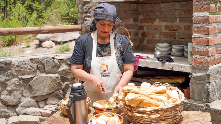 La cocinera de Talapazo, Paola Agüero, al mando de los fuegos de la comunidad Quilmes