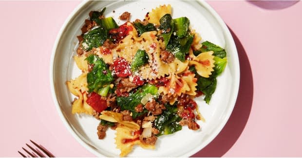 <p><a href="https://www.popsugar.com/food/Healthy-Bow-Tie-Pasta-Sausage-Escarole-44370100" rel="nofollow noopener" target="_blank" data-ylk="slk:Popsugar;elm:context_link;itc:0;sec:content-canvas" class="link ">Popsugar</a></p>