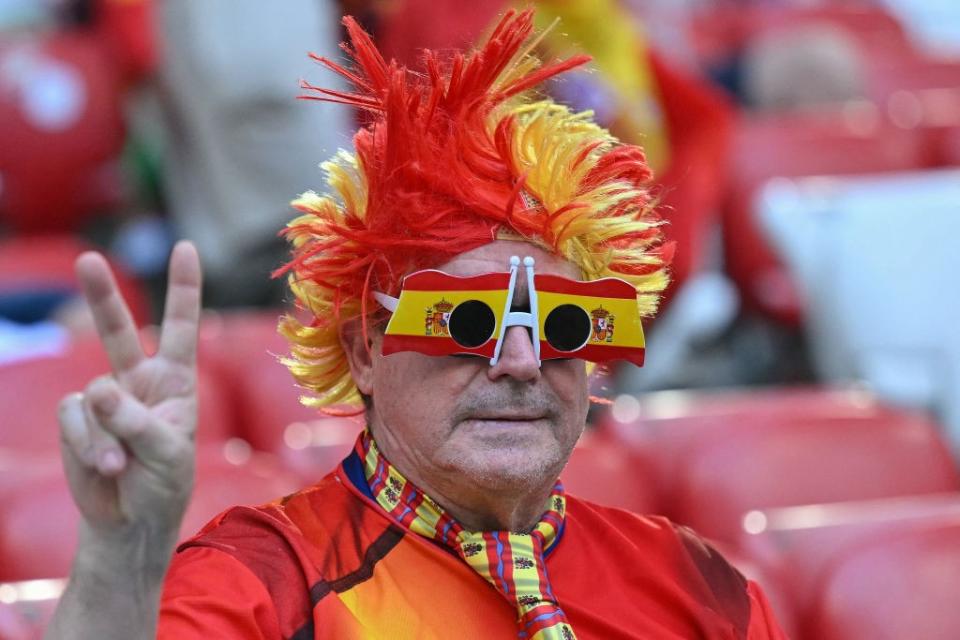 �� French and Spanish fans in party mood ahead of EUROs semi final ��