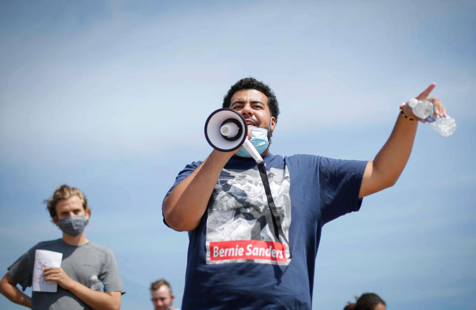 Image: Jaylen Cavil speaks to protesters at the Polk County Jail while they wait for Matè Muhammad to be released on Aug. 20, 2020, in Des Moines. (Bryon Houlgrave / The Register via USA-Today Network)