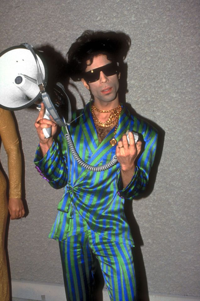 Prince macht mit seinen Klamotten ein Statement — und mit einem Megafon