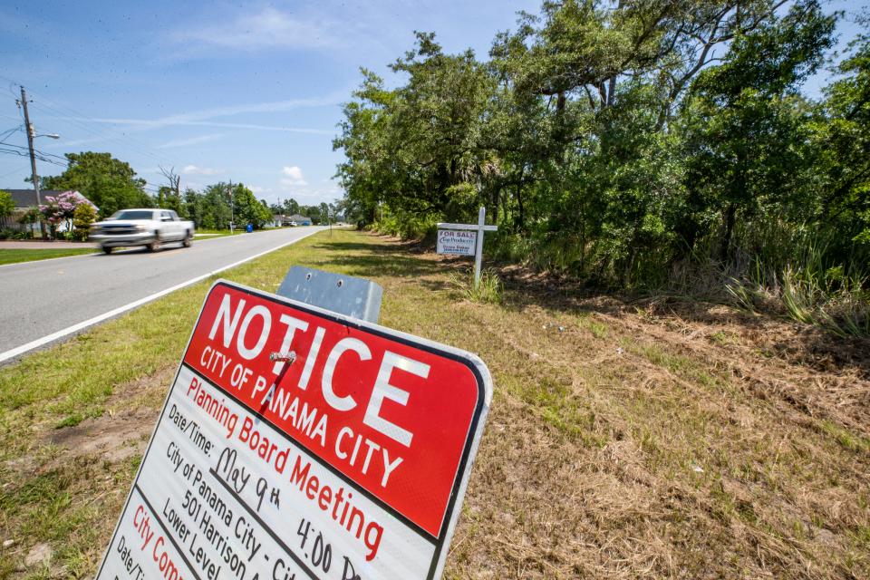 A planning meeting notice sits along Frankford Avenue at 33rd Street, where an apartment complex is proposed for the site.