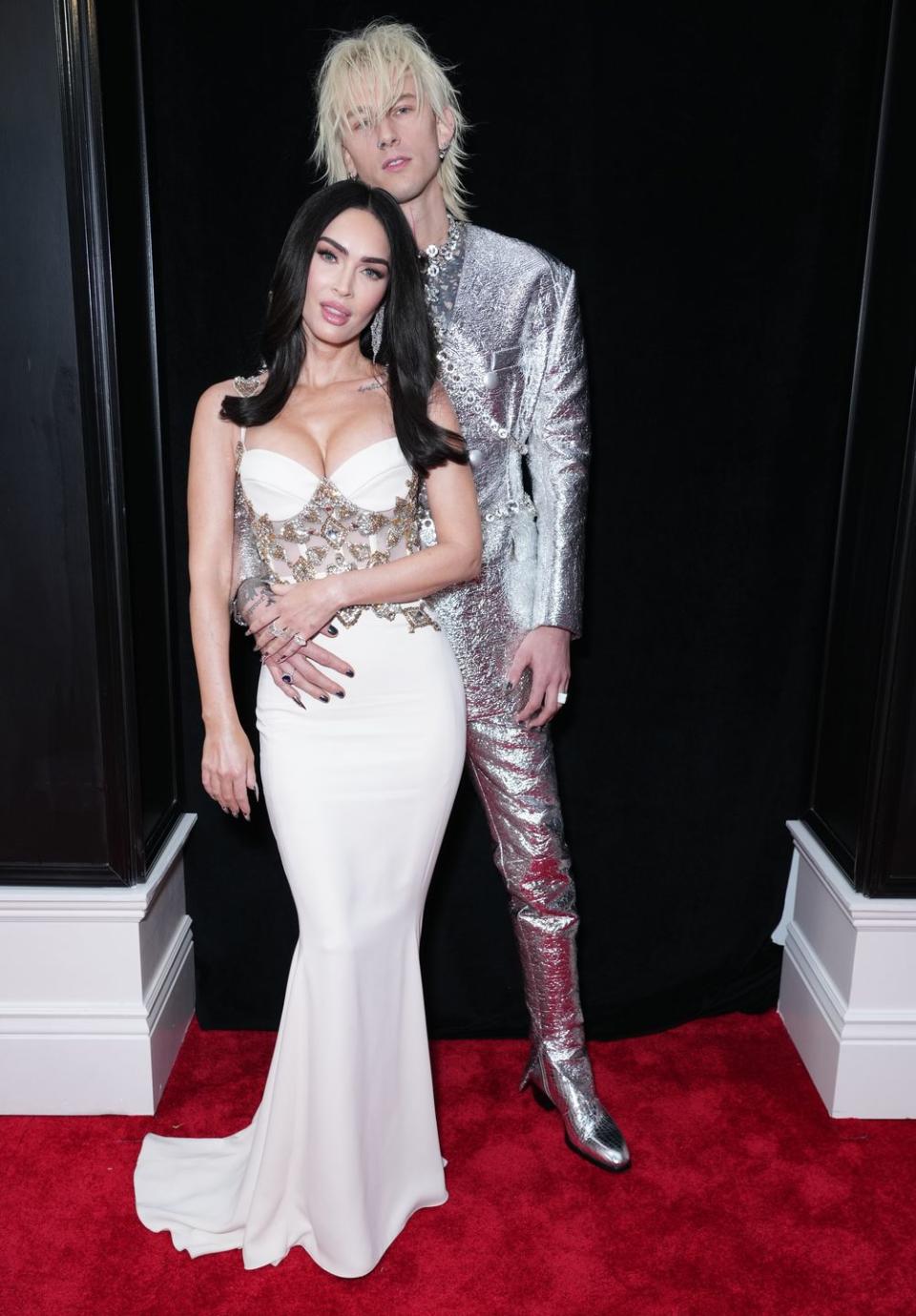 los angeles, california february 05 l r megan fox and machine gun kelly attend the 65th grammy awards on february 05, 2023 in los angeles, california photo by kevin mazurgetty images for the recording academy