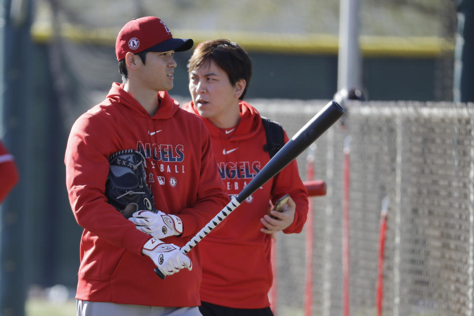 Los Angeles Angels' Shohei Ohtani walks to the batting cage during spring training baseball practice, Wednesday, Feb. 12, 2020, in Tempe, Ariz. (AP Photo/Darron Cummings)