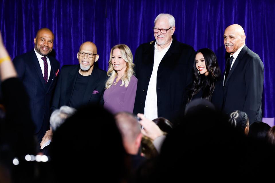 Derek Fisher, Kareem Abdul-Jabbar, Jeanie Buss, Phil Jackson, Vanessa Bryant and Stu Lantz stand together.