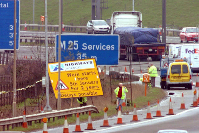 Library filer dated 05/01/2004 of roadworks on the M25. Britain's motorway roadworks could be the most efficient in Europe if continental techniques were introduced, the AA Motoring Trust said, Thursday August 25, 2005. A survey of motorway roadworks across Europe has put Britain third out of 11 for efficiency. See PA story TRANSPORT Roadworks. PRESS ASSOCIATION photo. Photo credit should read: Tim Ockenden/PA