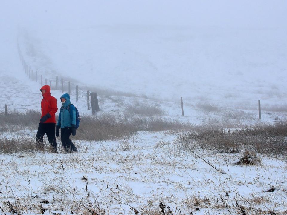 UK weather: Forecasters warn up to 6 inches of snow to cover Britain as temperatures plunge as low as -10C