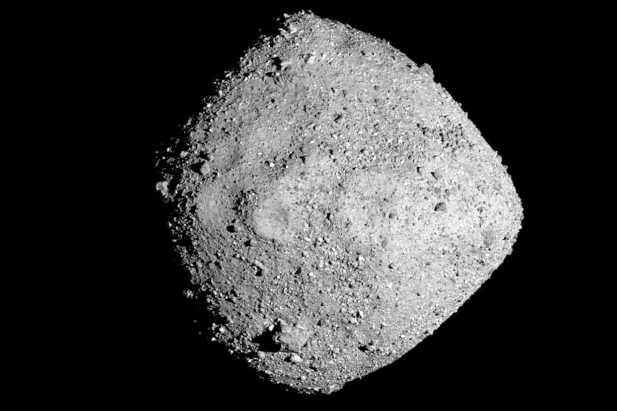 L'astéroïde Bennu, dont des échantillons ont été prélevés et rapportés sur Terre par la mission américaine Osiris-Rex. Il est ici photographié par la sonde lors de son arrivée auprès de lui en décembre 2018.   - Credit:Nasa/University of Arizona/CSA/York University/MDA