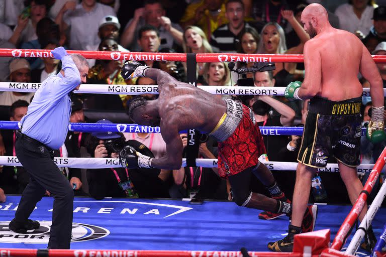 El desafiante Deontay Wilder se derrumba ante la potencia de Tyson Fury