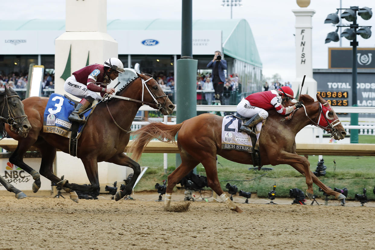 LOUISVILLE, KENTUCKY - MAY 07: Rich Strike with Sonny Leon up wins the 148th running of the Kentucky Derby followed by Epicenter with Joel Rosario up at Churchill Downs on May 07, 2022 in Louisville, Kentucky. (Photo by Gunnar Word/Getty Images)