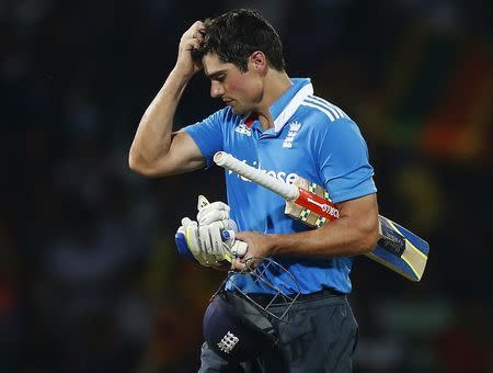 Alastair Cook reacts as he walks off the field after his dismissal by Sri Lanka's Suranga Lakmal during their final ODI (One Day International) cricket match in Colombo December 16, 2014. REUTERS/Dinuka Liyanawatte