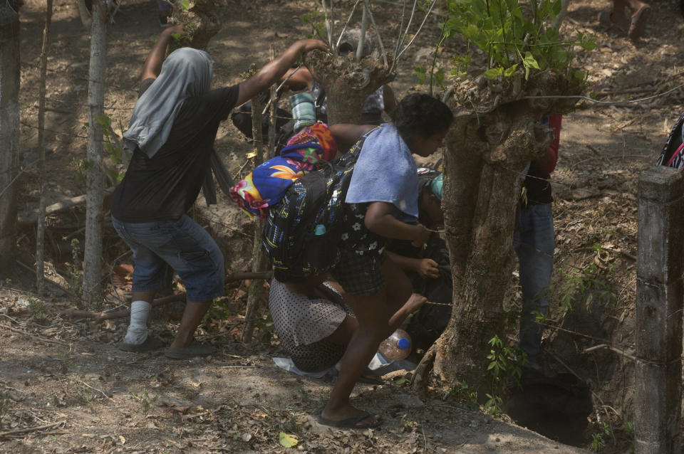 Central American migrants try to evade Mexican immigration agents on the highway to Pijijiapan, Mexico, Monday, April 22, 2019. Mexican police and immigration agents detained hundreds of Central American migrants Monday in the largest single raid on a migrant caravan since the groups started moving through Mexico last year. (AP Photo/Moises Castillo)