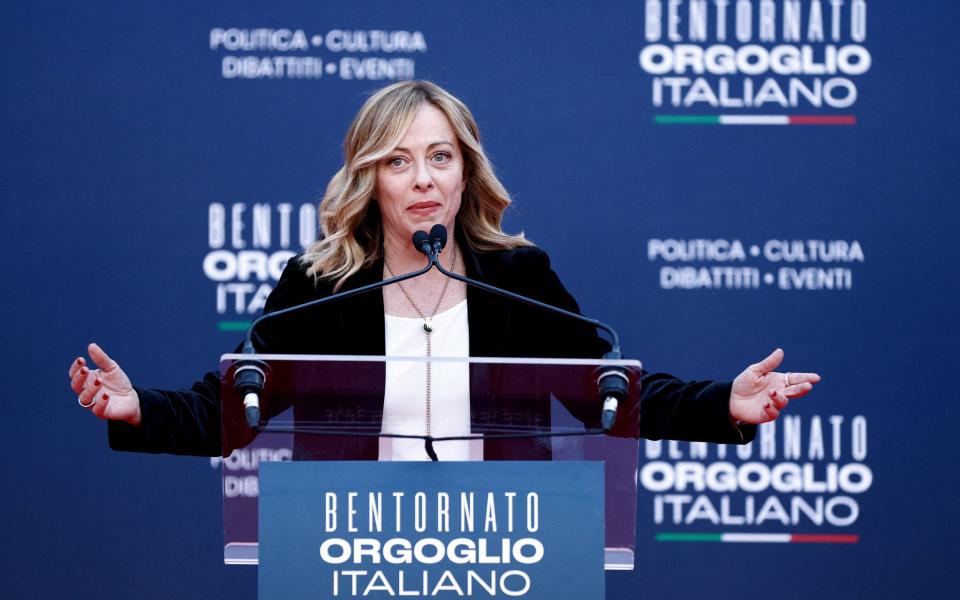 Italian Prime Minister Giorgia Meloni is considering a €930m giveaway to boost electric car takeup