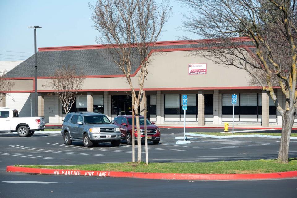 La antigua tienda de comestibles Raley's en Century Center en Modesto, California, el jueves 13 de febrero de 2020.