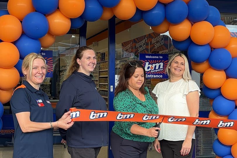 Official opening of the new B&M Bransholme store