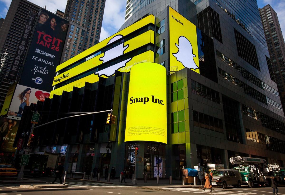 Snap Reports Disappointing Revenues While Ads Decline;  Stocks are sinking