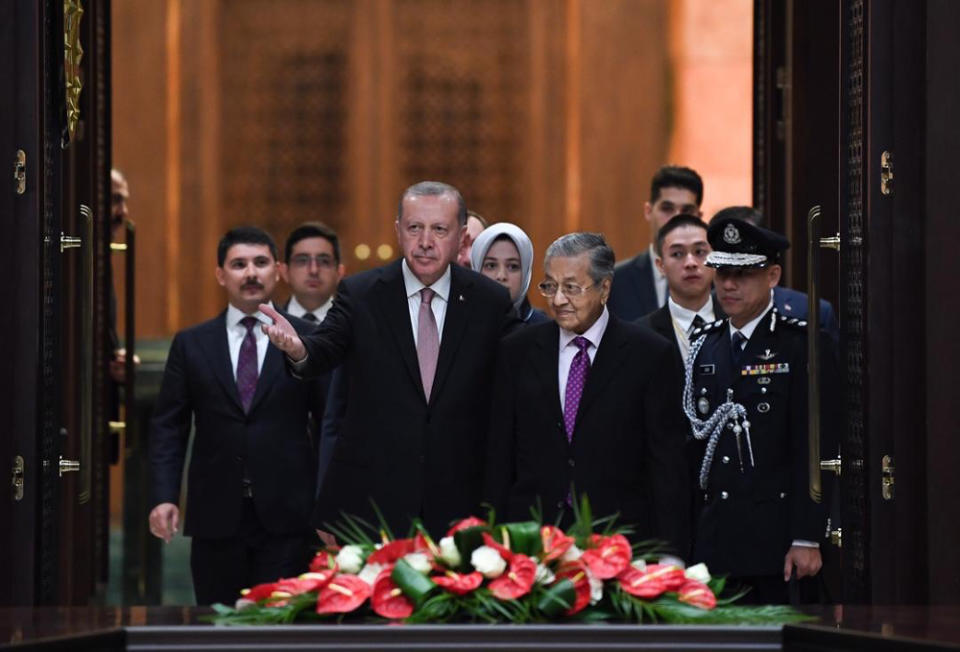 Prime Minister Tun Dr Mahathir Mohamad and Turkish President Recep Tayyip Erdogan arrive for a meeting at the Presidential Complex in Ankara July 25, 2019. — Bernama pic